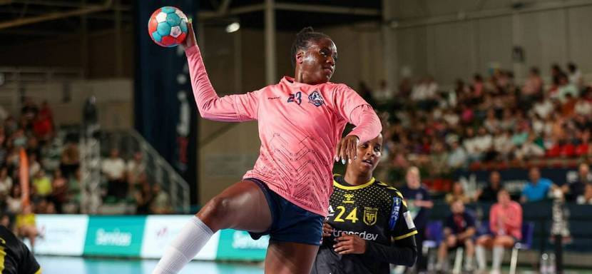 Румыния. "Глория Бистрица" пополнилась 28-летней левой полусредней "Нанта" Деборой Кподар