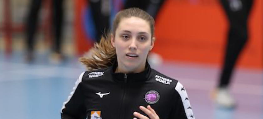 Дания. Правая крайняя национальной комнады Сесиль Брандт продлила контракт с "Икастом"