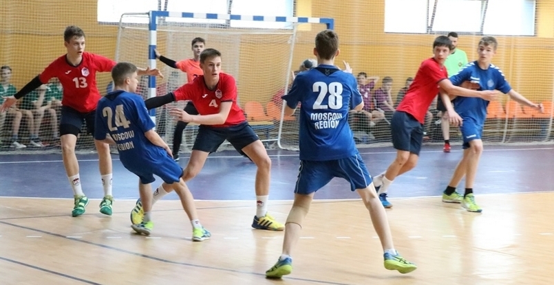 Минская команда СКА-Юни выиграла турнир на призы олимпийского чемпиона Андрея Барбашинского. Ребята из Чехова заняли третье место