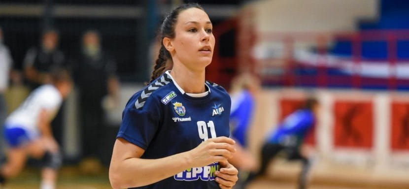 Венгрия. Чемпионка страны в составе "Ференцвароша" и левая крайняя "Альбы" Адриенн Сарка приняла решение завершить карьеру