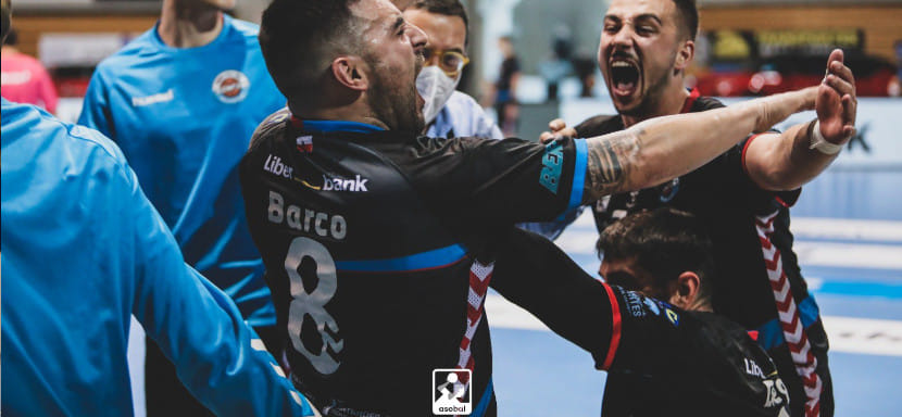 Испания. Компанию "Барселоне" в финале национального Кубка составил "Синфин" Владислава Остроушко, сенсационно обыгравший "Бидасоа"