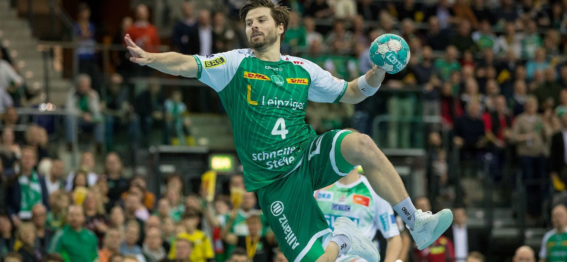 Бундеслига. Двоевластие продлилось недолго: "Лейпциг" расправился с очередным авторитетом, "Райн Лёвен", и впереди снова один "Берлин"