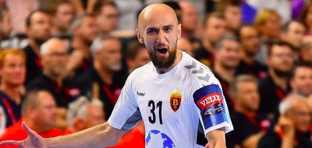 Лига чемпионов. Тимур Дибиров присоединился к "клубу 900", в который входят гандболисты, забросившие 900 мячей в турнире