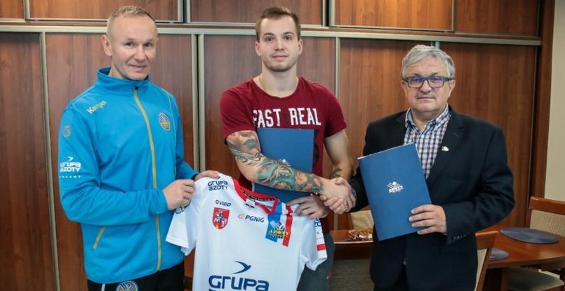 Польша. Правый крайний сборной Украины Дмитрий Акименко подписал с "Азотами" двухлетний контракт