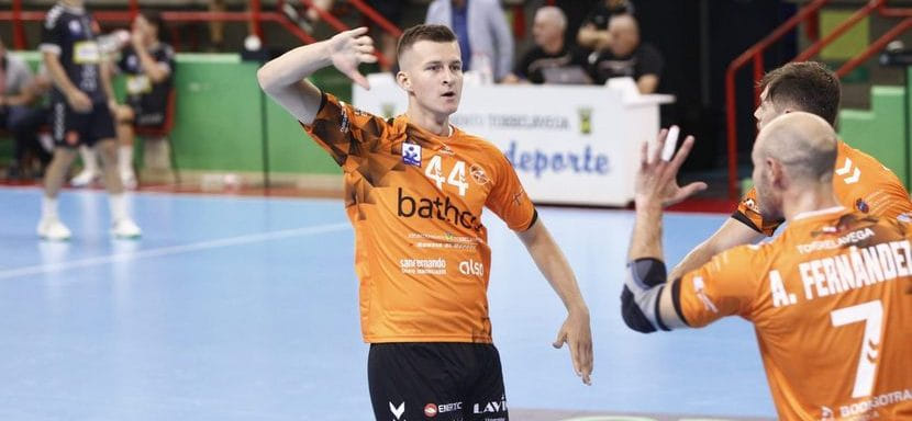 Испания. Левый крайний сборной Польши Миколай Чаплиньски остался ещё на сезон в "Торрелавеге"