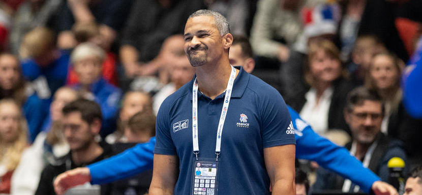 Бывший рулевой мужской сборной Франции Дидье Динар может возглавить "Эсперанс" из Туниса. Клуб предлагает ему контракт на 2,5 года