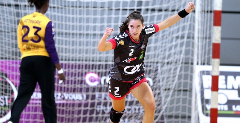 Франция. Левая крайняя Констанс Мони продлила контракт с "Брестом"