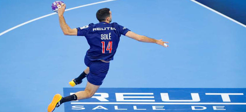 "Пари Сен-Жермен" продлил на два года контракт с испанцем Ферраном Соле, правый крайний выступает за парижан уже пятый сезон