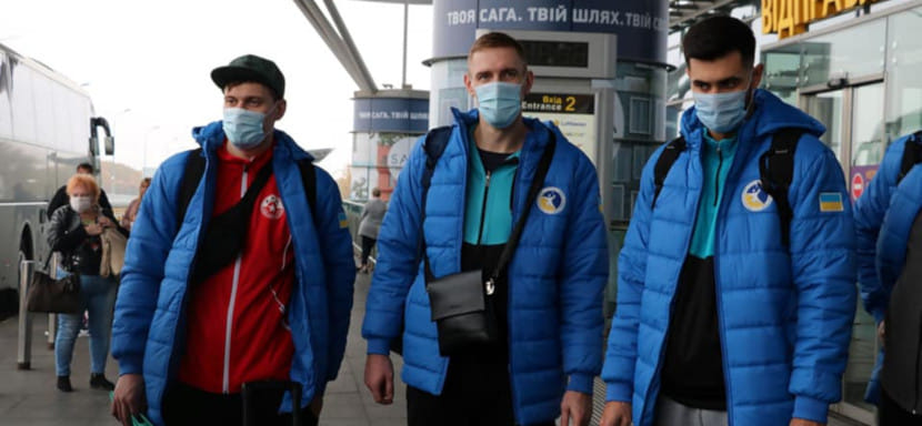 ЧЕ-2022. Сборная Украины отправилась в Минск на матчи с россиянами (ВИДЕО)
