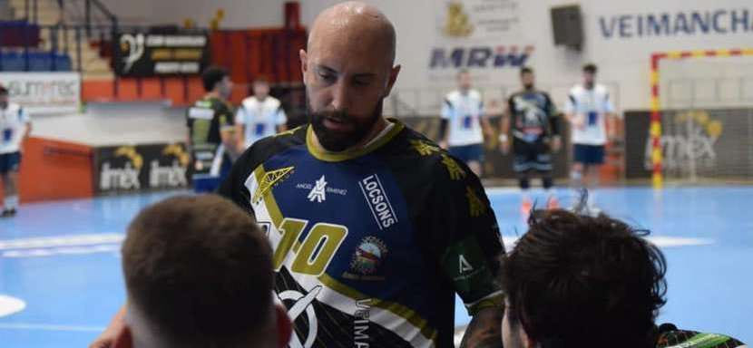 Испания. Гандболист "Пуэнте-Хениля" Серхио Мораль находится в Турции, где помогает спасать выживших после землетрясения