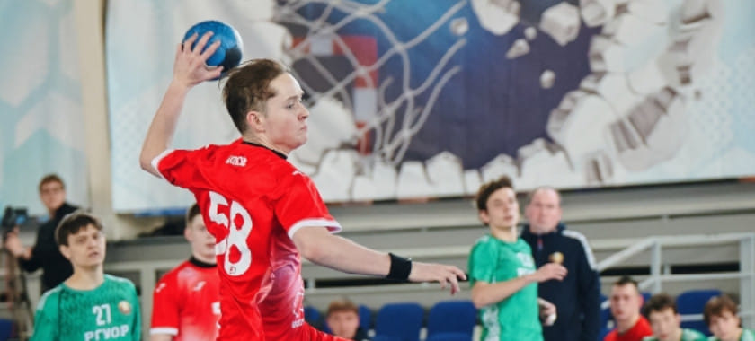 Сборная Беларуси U-18 на своей площадке оказалась сильнее сборной России U-18 в товарищеском матче с разнцией семь мячей