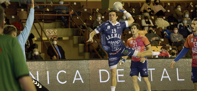 Испания. Лучший бомбардир лиги ASOBAL Гонсало Перес Арсе, подписавший контракт с белорусским "Брестом", намерен остаться в "Адемаре"