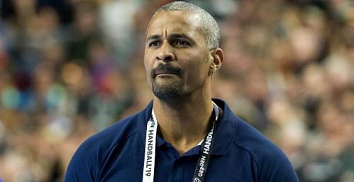 Главный тренер сборной Франции Дидье Динар отправился в турне — он посетит гандбольные клубы, где есть игроки "трехцветных"