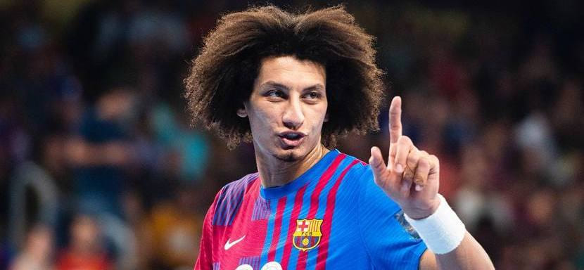 Официально. Правый полусредний "Барселоны" и сборной Египта Али Зейн продолжит карьеру в составе бухарестского "Динамо"