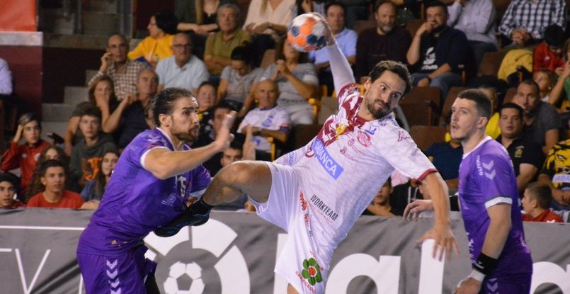 Испания. В мужском чемпионате завершился четырнадцатый тур. "Адемар" разобрался с "Пуэнте-Хенилем" россиянина Руслана Дашко