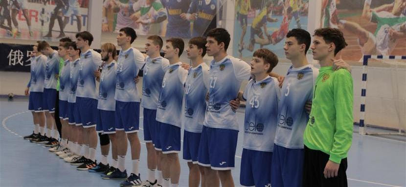 Главный тренер сборной России U-17 Сергей Клёнов вызвал на тренировочную сессию и спарринги в Минске 23 гандболистов