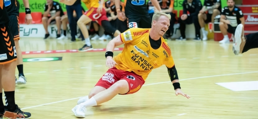 Дания. Двукратный чемпион мира линейный "Гудме" Андерс Закариассен выбыл на длительный срок из-за травмы колена