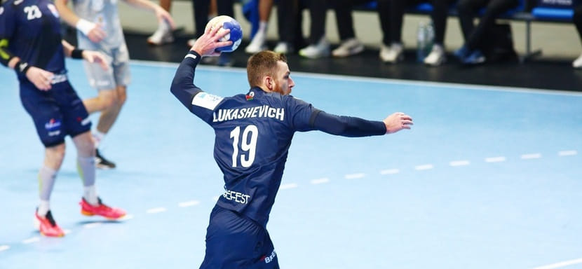 Правый крайний сборной Беларуси Александр Лукашевич покинул "Мешков Брест", за который играл с ноября 2024 года
