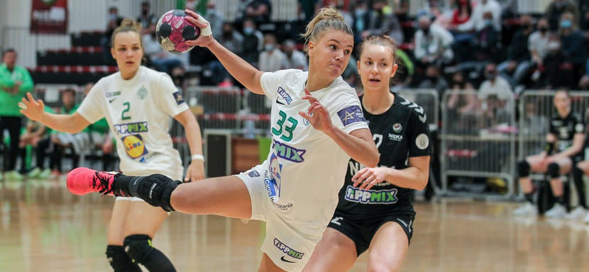 Венгрия. 20-летняя разыгрывающая "Ференцвароша" Николетт Тот со следующего сезона на правах аренды будет выступать за "Мошонмадьяровар"