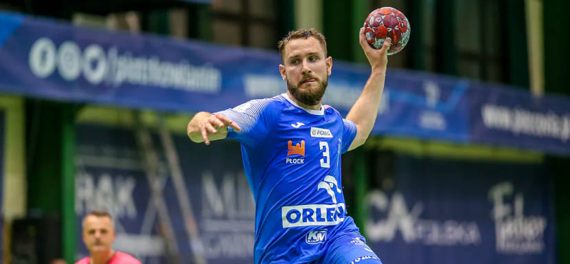 Польша. Хавьер Сабате недоволен: "Дашек сыграл в спарринге 53 минуты, хотя тренеры знали о его повреждении. Это нечестно и недопустимо"