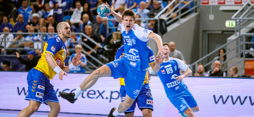 Польша. Левый полусредний сборной России и "Вислы" Сергей Марк Косоротов в ближайшее время может вернуться на площадку