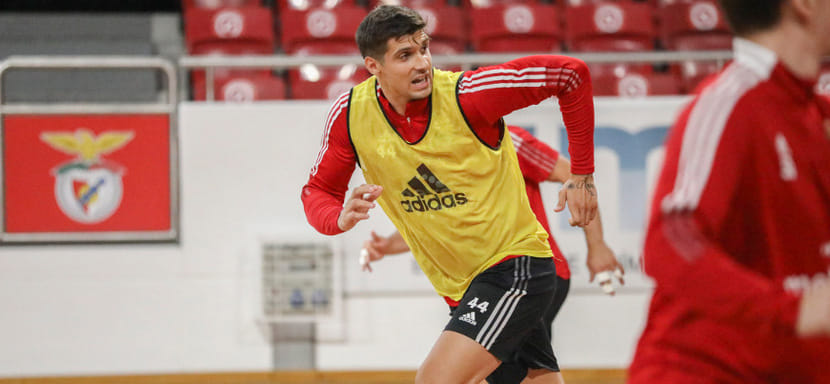 Европейская лига. Один из лидеров "Бенфики" Петар Джорджич и еще три игрока пропустят матч с "Чеховскими Медведями" из-за коронавируса