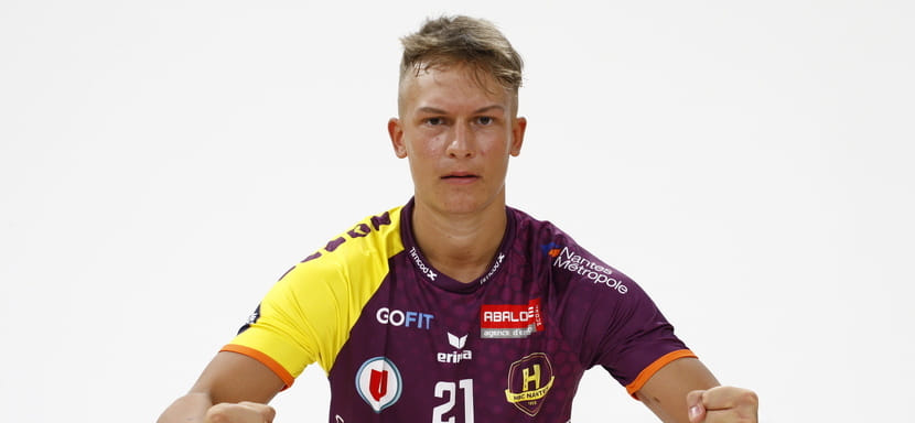 Франция. 22-летний Виктор Пелешенко, имеющий российские корни, стал игроком "Анже" (Д3). Он прибыл из учебного центра "Нанта"