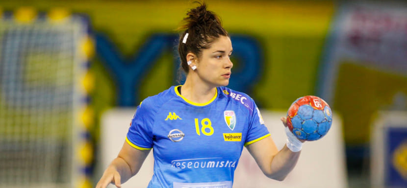 Франция. Скандал в "Тулоне". Клуб расторг контракт с вице-чемпионкой Олимпиады в Рио Клоэ Бюлле, ставшей мамой несколько месяцев назад