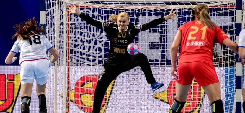 ЧЕ-2020. Голкипер сборной Румынии Юлия Думанска рискует пропустить турнир из-за очередной вспышки коронавируса в ее клубе "Подравке"