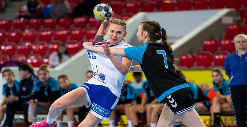 Стартовал четвертый международный турнир среди молодежных команд памяти президента "Астраханочки" Вадима Сизова