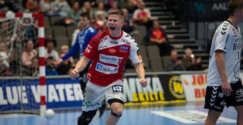 Дания. Левый крайний Себастьян Бартольд продлил контракт с чемпионом страны "Ольборгом"