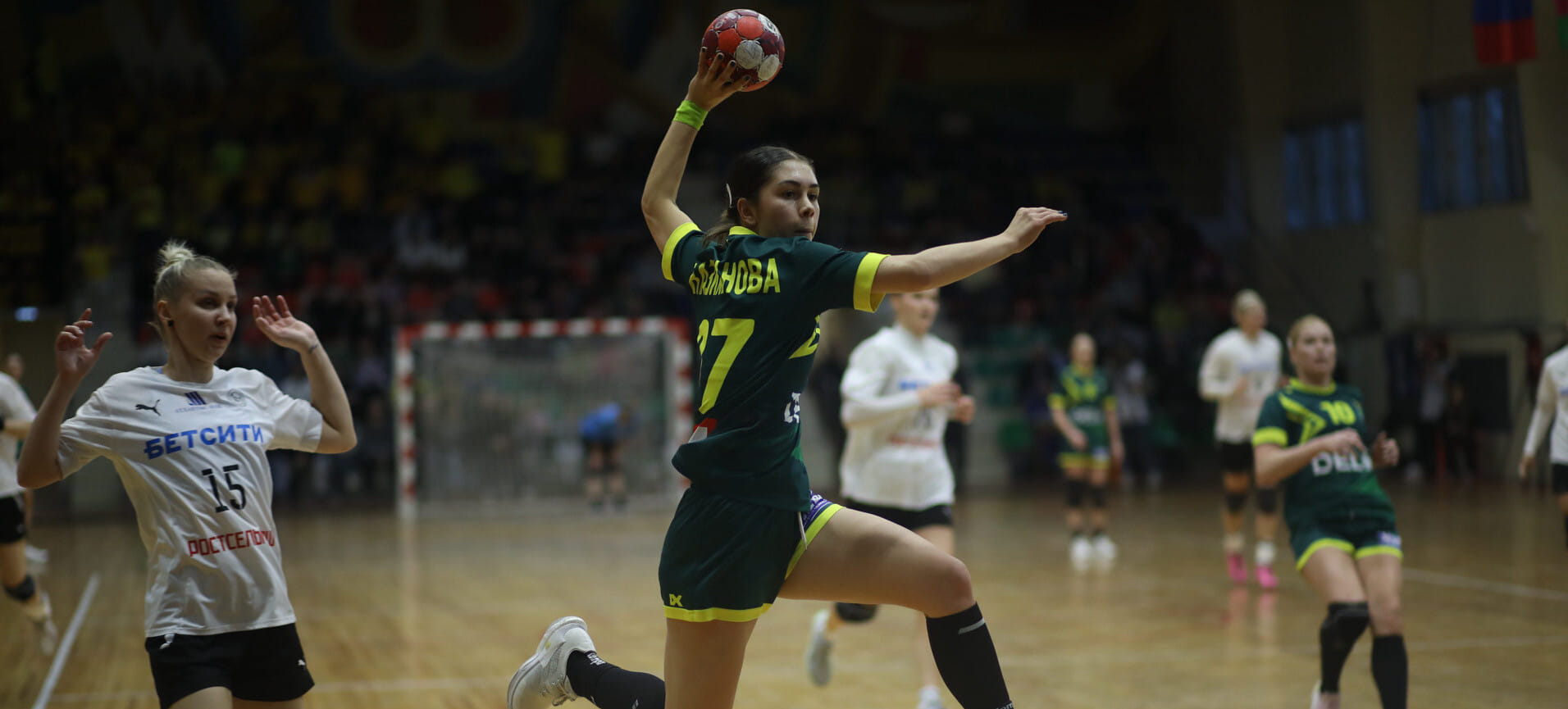 Пойлова держит интригу, Стаценко делает результат. "Ростов" победил в южном дерби, астраханки — в Майкопе