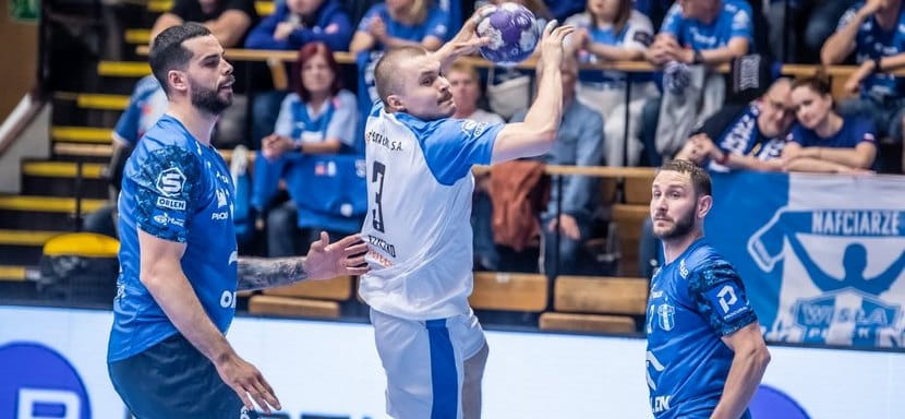 Правый крайний Якуб Шишко сменил "Гурник" из Забже на плоцкую "Вислу" Сергея Марка Косоротова и Кирилла Самойло