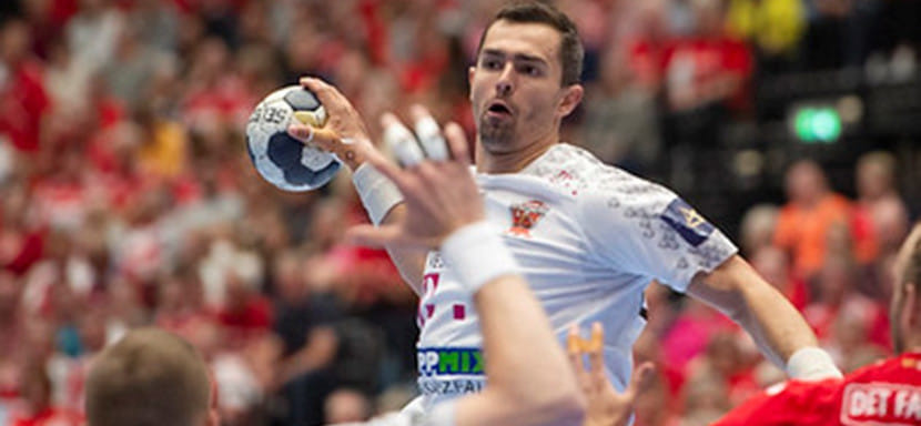 Лига чемпионов. "Веспрем" в гостях уступил два мяча "Ольборгу" и стал первым участником "финала четырех" мужского турнира