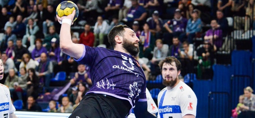 Линейный "Чеховских медведей" Александр Ермаков признан лучшим в своём амплуа по итогам прошедшего сезона