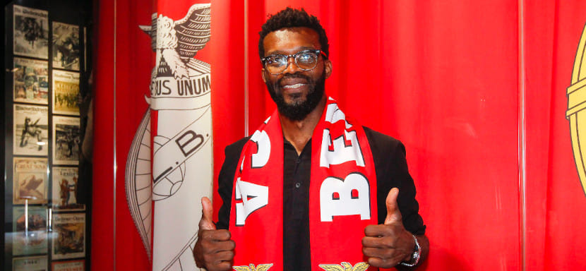 Португалия. Официально. Французский левый крайний Арно Бинго присоединился к "Бенфике", где станет одноклубником экс-мешковца Владимира Враньеша