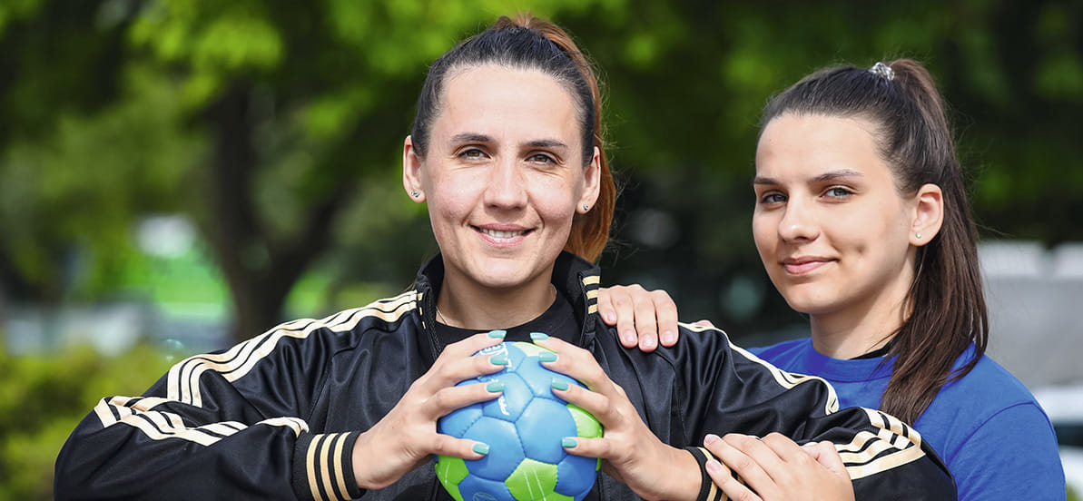 Беларусь. Мама и дочь будут играть за "Городничанку". Юлия Булова: "В команде отношусь, как к игроку, а дома — как к дочке"