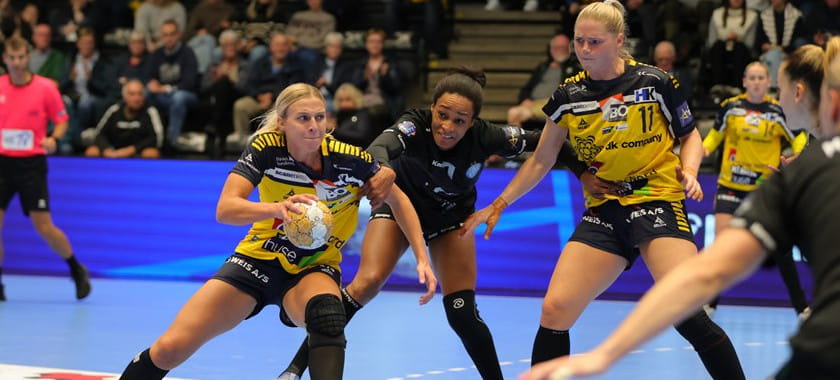 Лига чемпионов. "Крим" Дмитриевой вёл к перерыву 4 мяча, но уступил "Икасту", одержавшему 4-ю победу. "Дьёр" разгромил "Будучность"