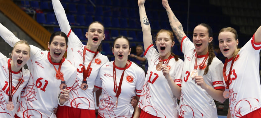 "Астраханочка" впервые в истории три раза подряд взяла медали чемпионата России. Кроме "Ростова" и ЦСКА с 2019-го такое не удавалось никому