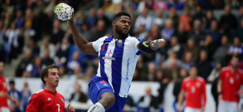 Португалия. Линейный Виктор Итурриса остается в “Порту” до 2026 года. Ранее сообщалось об интересе к нему со стороны “Барселоны”