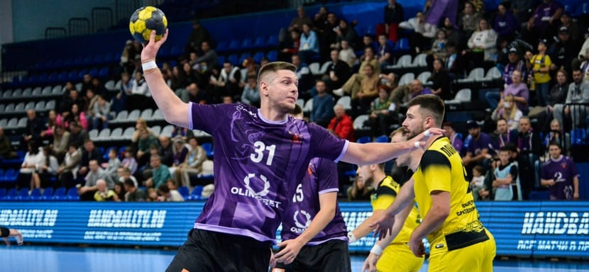 "Чеховские медведи" в Суперлиге добились гостевой победы над саратовскими "аграриями" с перевесом в семь мячей