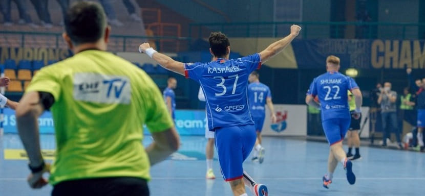 Беларусь. Станислав Кашпарек стал автором лучшего гола "Бреста" в сентябре. Илья Усик совершил лучший сэйв (ВИДЕО)