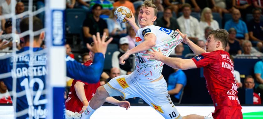 Пустые ворота, "лёгкие" голы, воздушка как необходимость и "либеро Зормана". Тренды 21-го века