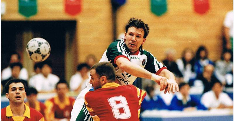 Виктор Чикулаев: "Из дюжины команд высшей лиги меня хотели видеть в десяти. Выбрал Акбашева"