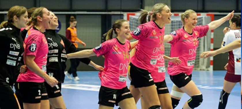 Норвегия. Два гола Анны Вяхиревой помогли "Кристиансанду" разгромить "Ларвик" в результативном матче. У Майи Сетерен 12 мячей