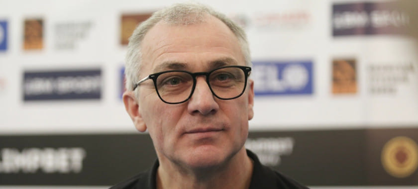 Алексей Гумянов: "Гандболистки с охотой посещают психолога, из кабинета их не выгнать, очереди даже собираются" (ВИДЕО)