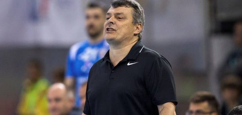 Лига чемпионов. Хави Паскуаль сегодня вернется на скамейку "Барселоны" — его повторный тест на коронавирус оказался отрицательным