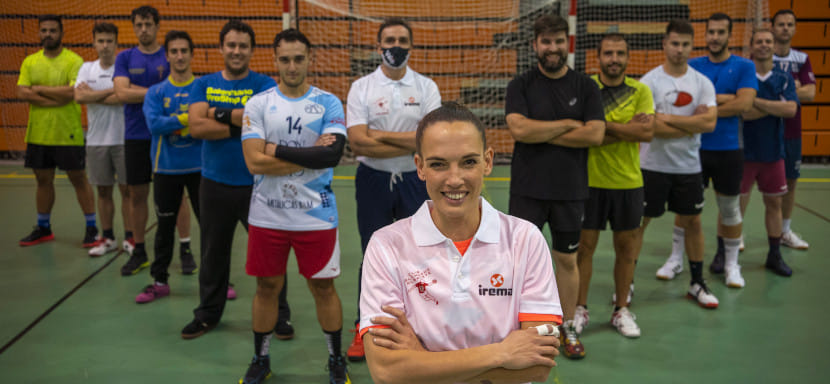 "Она открыла двери для всех в такой ситуации". Мирея Родригес — первая женщина в мужском клубе в Испании