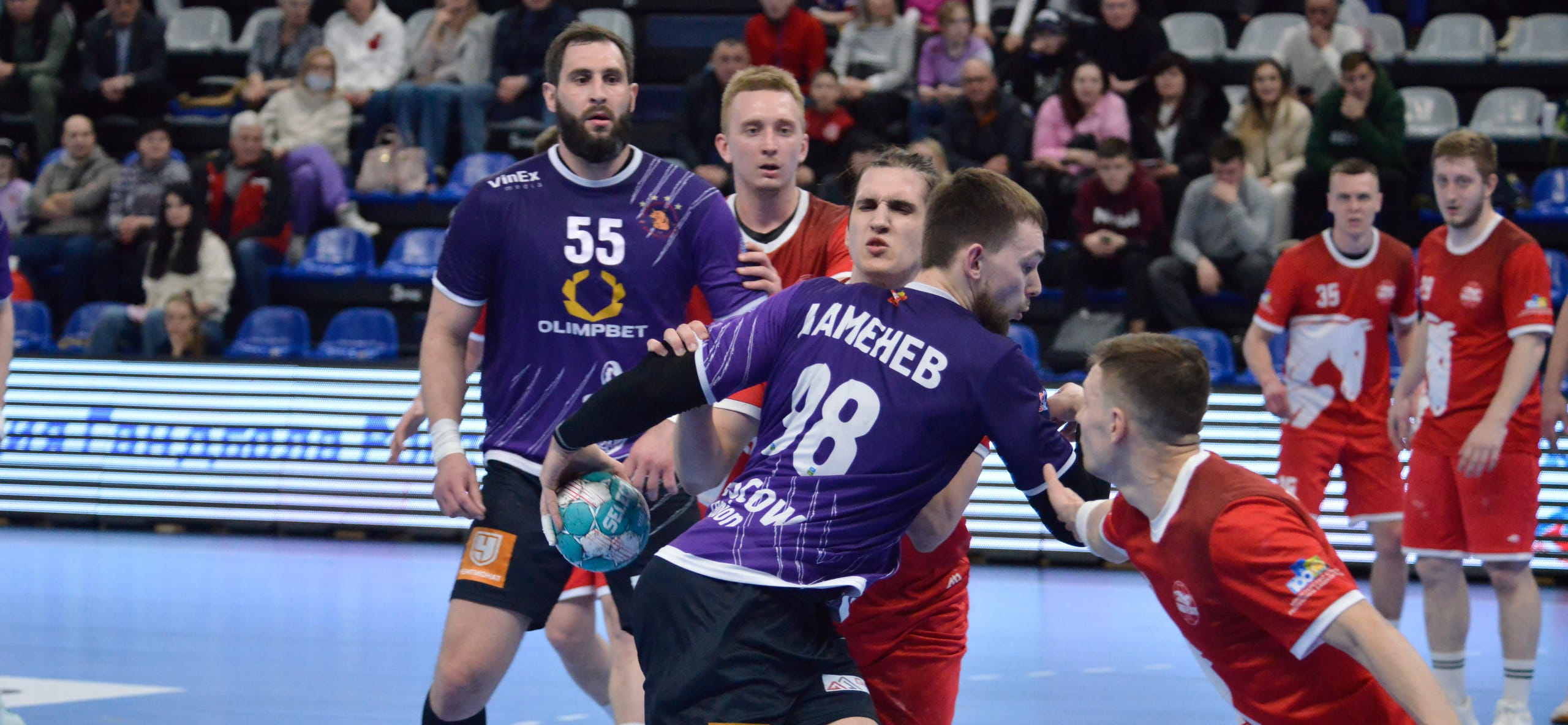 Россия. "Чеховские медведи" побывали в гостях у детей, проходящих реабилитацию после химиотерапии (ВИДЕО)