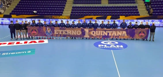 Лига чемпионов. Перед матчем "Порту" и "Эльверума" игроки почтили память Алфреду Кинтаны. Многие не смогли сдержать слез